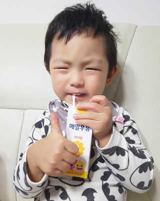 매일우유 멸균 매일우유 저지방 2프로 멸균 핑크퐁 에디션 6입 — 5점을 준 리뷰어가 2018년 1월 올린 사용 사진
