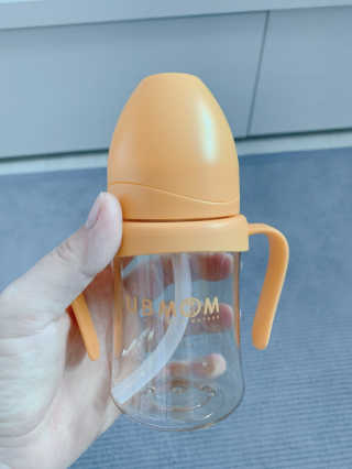 유비맘 샘방지 PPSU 빨대컵_컬러 랜덤 발송 — 4점을 준 리뷰어가 2020년 2월 올린 사용 사진