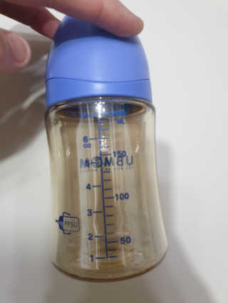 유비맘 PPSU 젖병 노꼭지_200ml_컬러 랜덤 발송 — 3.5점을 준 리뷰어가 2019년 12월 올린 사용 사진