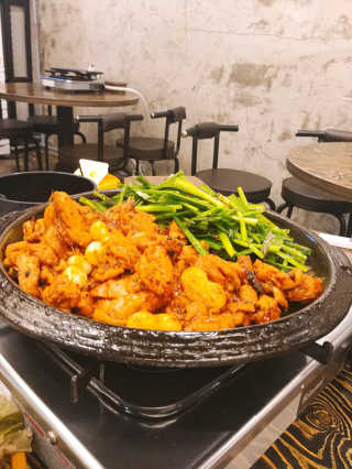 고향원조숯불닭갈비 [고향산천원조숯불닭갈비] 뼈없는 숯불닭갈비 2인세트 — 4.83점을 준 리뷰어가 2018년 9월 올린 사용 사진