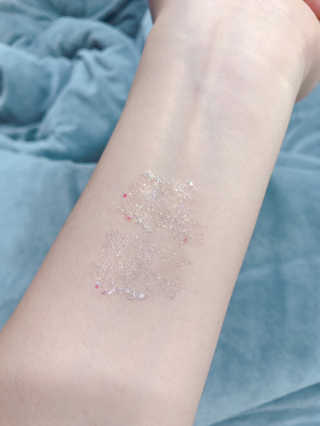 [블랙루즈] 펄블리 아이 글리터 2종 — 5점을 준 리뷰어가 2018년 11월 올린 사용 사진