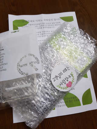 티라노 강화유리 티라노 프리미엄 아이폰 3D 풀점착 풀커버 — 5점을 준 리뷰어가 2019년 8월 올린 사용 사진