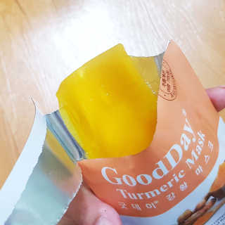 GoodDay Skincare GoodDay 강황 마스크 — 3점을 준 리뷰어가 2019년 6월 올린 사용 사진