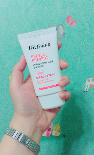 닥터영 유브이 컷 앤 울트라 라이트 썬크림 SPF50+ PA++ 50ml — 4.5점을 준 리뷰어가 2016년 7월 올린 사용 사진