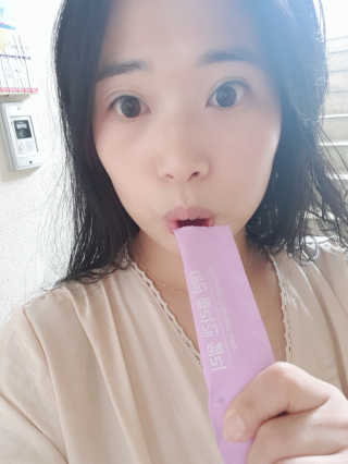 네츄럴굿띵스 태반 콜라겐 젤리 15포 — 5점을 준 리뷰어가 2018년 9월 올린 사용 사진