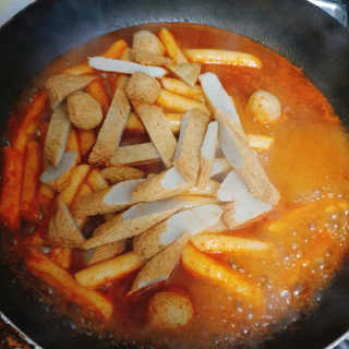 [홍코너떡볶이]옛날떡볶이 인기맛 4팩세트 — 5점을 준 리뷰어가 2019년 11월 올린 사용 사진