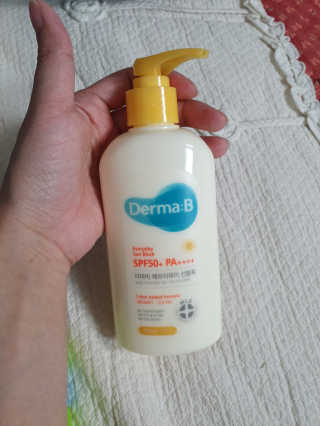 더마비 에브리데이 선블록 SPF50+ PA++++ — 4점을 준 리뷰어가 2019년 4월 올린 사용 사진