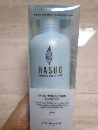 셀리본 하수오 내츄럴 프리벤션 탈모관리 샴푸 300ml — 5점을 준 리뷰어가 2019년 11월 올린 사용 사진