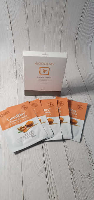 GoodDay Skincare GoodDay 강황 마스크 — 5점을 준 리뷰어가 2019년 12월 올린 사용 사진