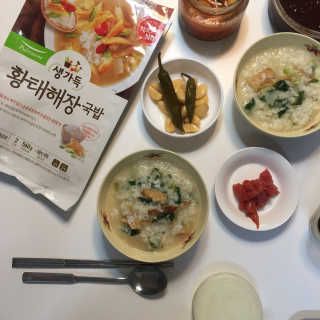 [풀무원] 사골곰탕국밥 황태해장국밥 — 5점을 준 리뷰어가 2018년 6월 올린 사용 사진