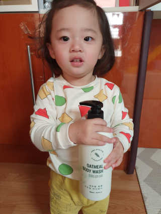 (주)에네스티 내추럴 촉촉  오트밀 바디워시 500ml — 5점을 준 리뷰어가 2019년 12월 올린 사용 사진