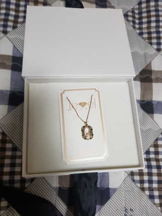 쥬얼카운티 92.5 Silver Byzantine Coin Pendant Necklace — 1.17점을 준 리뷰어가 2018년 11월 올린 사용 사진