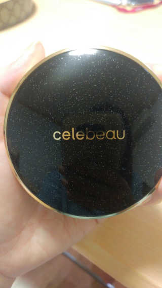 셀레뷰 블랙 세럼 팩트 — 4.33점을 준 리뷰어가 2017년 9월 올린 사용 사진