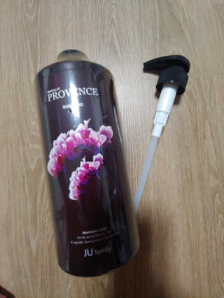 프로방스 바이올렛 퍼퓸 샴푸 1000ml 업그레이드 — 5점을 준 리뷰어가 2019년 6월 올린 사용 사진
