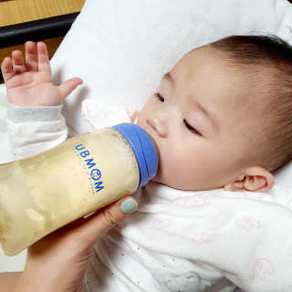 유비맘 PPSU 젖병 노꼭지_260ml_컬러 랜덤 발송 — 5점을 준 리뷰어가 2020년 2월 올린 사용 사진