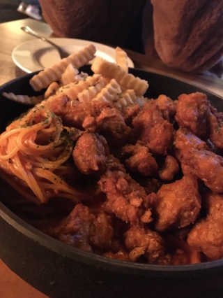 텍사스치킨[솔드아웃] [솔드아웃 서교동점] 바베큐 치킨 4개 中 택1 — 4.5점을 준 리뷰어가 2018년 11월 올린 사용 사진