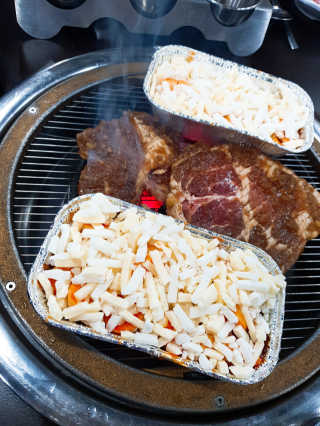 [두툼갈비] 두툼갈비 2인분 + 매콤치즈버섯 set — 5점을 준 리뷰어가 2018년 11월 올린 사용 사진