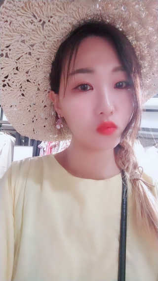 자빈드서울 윙크 파운데이션 팩트 — 5점을 준 리뷰어가 2019년 6월 올린 사용 사진
