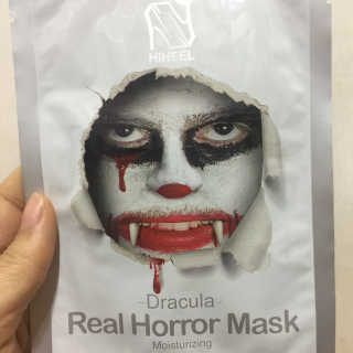 하이힐 리얼 호러마스크팩, HiHEEL REAL HORROR MASKPACK 하이힐 리얼 호러마스크팩-드라큐라 — 3.5점을 준 리뷰어가 2016년 12월 올린 사용 사진