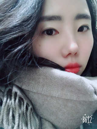 [블랙루즈] 로즈 벨벳 립스틱 택1+랜덤1 — 4점을 준 리뷰어가 2019년 2월 올린 사용 사진