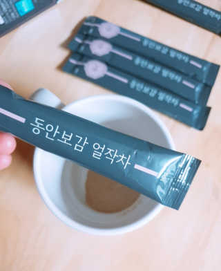 동안보감 얼작차 붓기를 빼주는 동안보감 한방 프리미엄 얼작차 — 5점을 준 리뷰어가 2019년 10월 올린 사용 사진