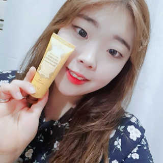 유리스킨- 록차일드-시어버터 뽀송뽀송핸드크림 — 4.83점을 준 리뷰어가 2018년 3월 올린 사용 사진