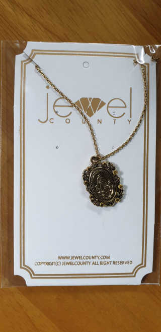 쥬얼카운티 92.5 Silver Byzantine Coin Pendant Necklace — 4점을 준 리뷰어가 2018년 11월 올린 사용 사진
