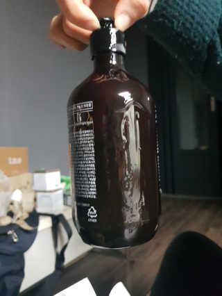 the naked object [탈모볼륨샴푸] 디블랙 팩 샴푸 — 1점을 준 리뷰어가 2020년 1월 올린 사용 사진