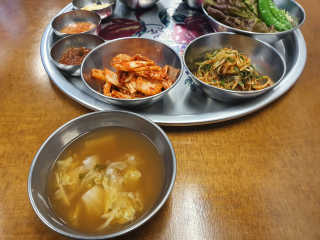 [동네맛집족발] 4개 족발 중 택1 — 5점을 준 리뷰어가 2019년 12월 올린 사용 사진