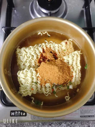 라면 그대로가 제일 맛있는 더엄마라면 — 5점을 준 리뷰어가 2019년 7월 올린 사용 사진