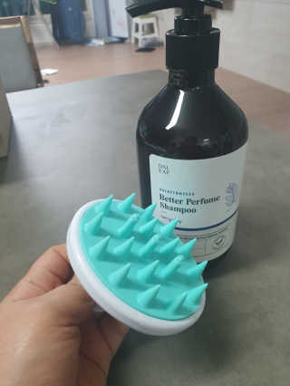 달리프 베러 퍼퓸 샴푸 1000ml 레이니데이 or 일랑로즈 — 4.5점을 준 리뷰어가 2020년 1월 올린 사용 사진