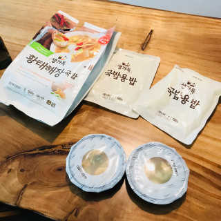 [풀무원] 사골곰탕국밥 황태해장국밥 — 4.83점을 준 리뷰어가 2018년 6월 올린 사용 사진