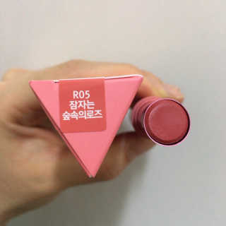 [블랙루즈] 로즈 벨벳 립스틱 택1+랜덤1 — 2.5점을 준 리뷰어가 2019년 1월 올린 사용 사진