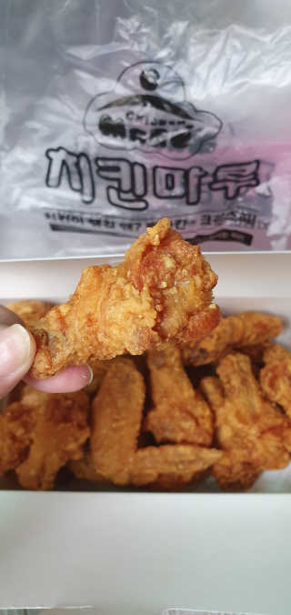 [치킨마루]-  빠사칸윙봉현미 + 콜라 500ml — 5점을 준 리뷰어가 2019년 7월 올린 사용 사진