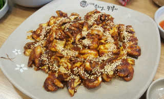 신의주찹쌀순대쭈꾸미 [신의주찹쌀순대와쭈꾸미] -직화쭈꾸미2 OR 순대국2 — 4.33점을 준 리뷰어가 2018년 12월 올린 사용 사진