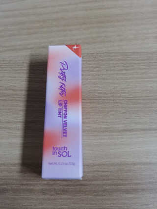 터치인솔 프리티필터 쉬폰 벨벳 립틴트 비비드팝 컬렉션 — 4점을 준 리뷰어가 2019년 3월 올린 사용 사진