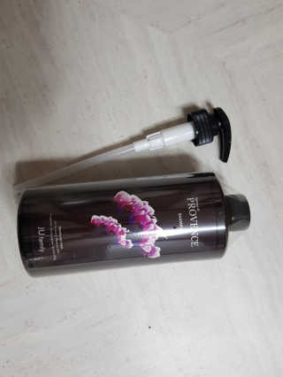 프로방스 바이올렛 퍼퓸 샴푸 1000ml 업그레이드 — 5점을 준 리뷰어가 2019년 6월 올린 사용 사진
