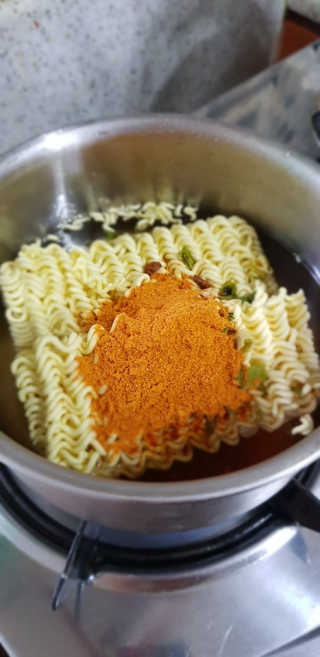 라면 그대로가 제일 맛있는 더엄마라면 — 5점을 준 리뷰어가 2019년 9월 올린 사용 사진