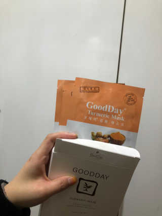 GoodDay Skincare GoodDay 강황 마스크 — 5점을 준 리뷰어가 2020년 3월 올린 사용 사진