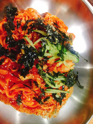 칼국수에끌림 [칼국수에 끌림] 손칼국수+비빔칼국수+왕만두4개 — 5점을 준 리뷰어가 2018년 10월 올린 사용 사진