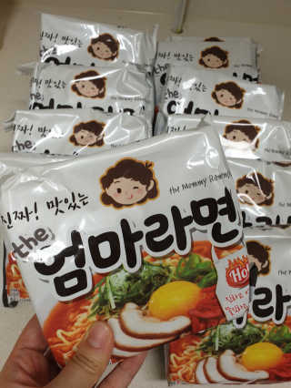라면 그대로가 제일 맛있는 더엄마라면 — 5점을 준 리뷰어가 2019년 6월 올린 사용 사진