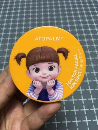 아토팜 톡톡 페이셜 선팩트 SPF43 PA+++ — 4.5점을 준 리뷰어가 2017년 3월 올린 사용 사진