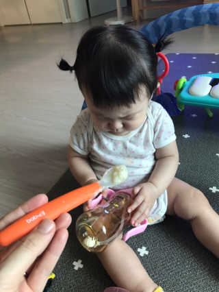[베이비앤아이] 이유식 실리콘 스푼 — 5점을 준 리뷰어가 2019년 8월 올린 사용 사진