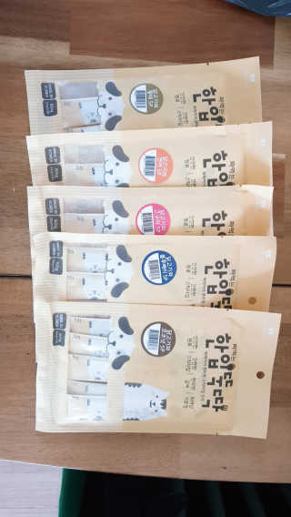 [펫토리아]짜먹는 한입뚝딱 강아지.고양이 마약간식 — 5점을 준 리뷰어가 2019년 8월 올린 사용 사진