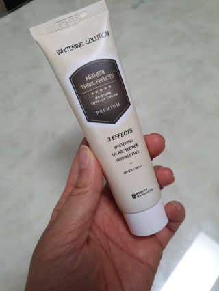 메이메리 쓰리이펙츠 모이스처 톤업크림 50ml — 5점을 준 리뷰어가 2019년 12월 올린 사용 사진