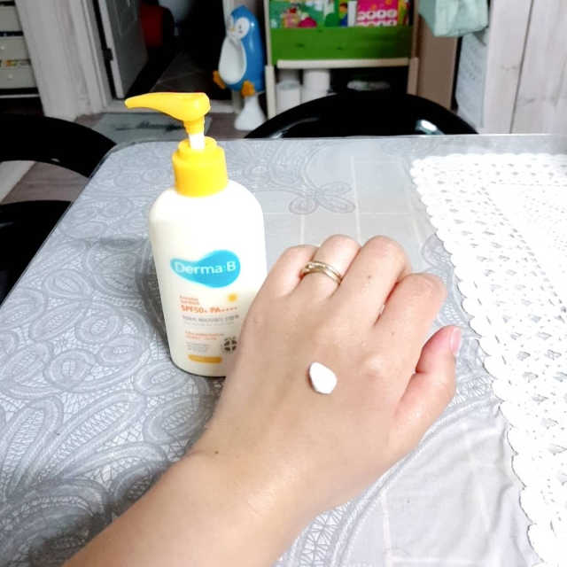 더마비 에브리데이 선블록 SPF50+ PA++++ 리뷰 사진