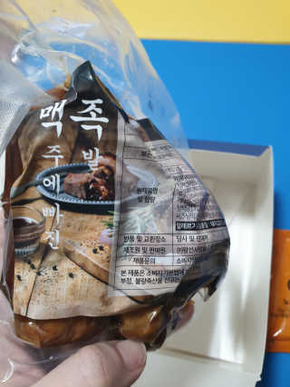 행복먹거리공작소 맥족. 맥주에 빠진 족발 550g + 마늘소스 70g — 5점을 준 리뷰어가 2020년 2월 올린 사용 사진