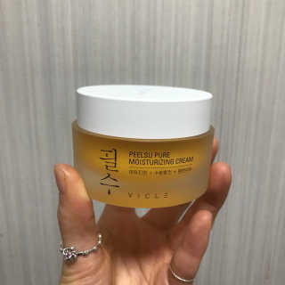 비클 코스메틱 필수 모이스처라이징 크림 — 3.83점을 준 리뷰어가 2018년 3월 올린 사용 사진