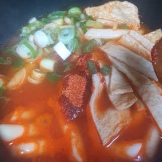 잠실맛집,홍코너떡볶이가우리집에[옛날맛,짜장맛옵션] — 4.5점을 준 리뷰어가 2019년 12월 올린 사용 사진