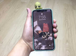 하이키키 마블 피규어 컬러젤리 케이스 — 5점을 준 리뷰어가 2019년 5월 올린 사용 사진